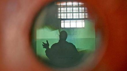 Berlin und Brandenburg gehen bei der Sicherungsverwahrung gefährlicher Straftäter getrennte Wege.