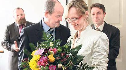 Dank für 20 Jahre Rückendeckung: Wardin mit Lebensgefährtin Viola Marowski. Nach seiner Verabschiedung will der Alt-Bürgermeister mehr Zeit für die Familie haben.