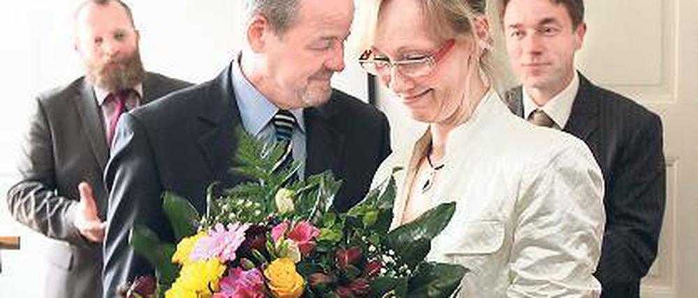 Dank für 20 Jahre Rückendeckung: Wardin mit Lebensgefährtin Viola Marowski. Nach seiner Verabschiedung will der Alt-Bürgermeister mehr Zeit für die Familie haben.