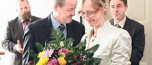 Dank für 20 Jahre Rückendeckung: Wardin mit Lebensgefährtin Viola Marowski. Nach seiner Verabschiedung will der Alt-Bürgermeister mehr Zeit für die Familie haben.