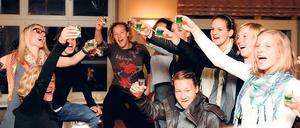 Auf den Titel! Turbines Fußballerinnen feierten am Sonntagabend ihren Bundesliga-Triumph im Babelsberger Restaurant Jourfixe.