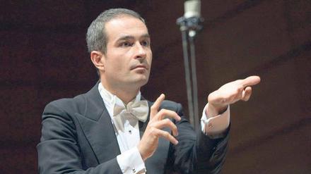Nicht nur Dirigent und künstlerischer Leiter, sondern auch Teil des Orchesters: Antonello Manacorda.