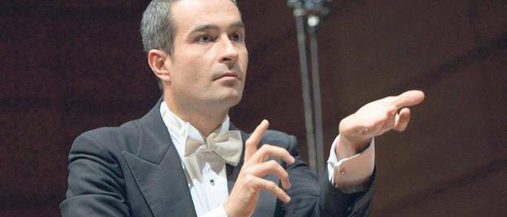 Nicht nur Dirigent und künstlerischer Leiter, sondern auch Teil des Orchesters: Antonello Manacorda.