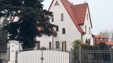 Sozialgebäude? Auch diese luxuriöse Treberhilfe-Villa in Caputh wurde am Donnerstag von den Ermittlern durchsucht.
