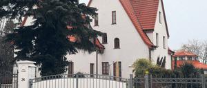 Sozialgebäude? Auch diese luxuriöse Treberhilfe-Villa in Caputh wurde am Donnerstag von den Ermittlern durchsucht.