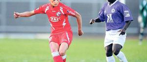 Will am Sonntag die Meisterschale. Fatmire Bajramaj (links), hier am Mittwoch im Duell mit Florence Okoe von Tennis Borussia Berlin, kann mit Turbine Potsdam daheim gegen Bad Neuenahr vorzeitig den Titel gewinnen.