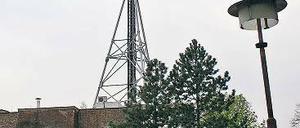 Guter Empfang. Auf dem Dach des Heizhauses mitten auf dem Schulcampus ist der Mobilfunkmast montiert worden. Er hat Bestandsschutz.