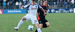 Zeigte viel Spiellaune. Guido Kocer (links), der sich hier gegen den Chemnitzer Chris Löwe behauptet, bereitete Babelsbergs 2:0 per Freistoß vor und hätte fast auch selbst getroffen.