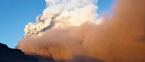 Weiter aktiv. Der isländische Vulkan Eyjafjallajökull spukt weiter Asche.