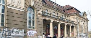 Sanierung ungewiss. Die Sporthalle Kurfürstenstraße ist in einem desolaten Zustand, Sanierung ungewiss. Der Stadtsportbund ist unzufrieden mit der Sporthallen-Infrastruktur in Potsdam, denn die Zukunft weiterer Hallen ist nicht gesichert.