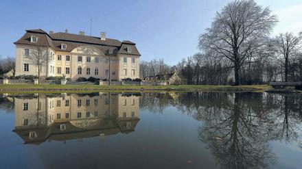 Spiegelbild. Der Branitzer bei Cottbus Park gilt als der letzte große Landschaftspark des 19. Jahrhunderts. Seit April sind im Schloss Branitz die Schlafstube und das Waschzimmer des Fürsten Pückler nach aufwändiger Sanierung wieder zu besichtigen.