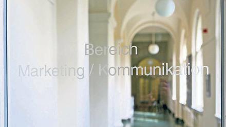 Rathaus-Einblick. Im Bereich Marketing und Kommunikation der Stadtverwaltung herrscht nach der Besetzung einer neuen Mitarbeiter-Stelle offenbar Unruhe. Es geht um Aufgaben und Tarif-Eingruppierungen.