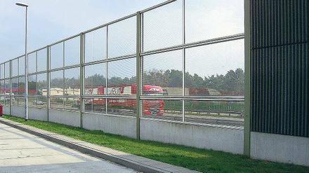 Glasklar. Die Anwohner der künftig achtspurigen A10 fordern mehr Lärmschutzwände und Flüsterasphalt.