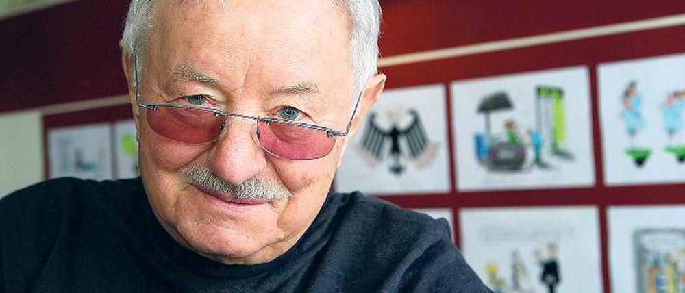 30 von 17 000 Zeichnungen. Eine sehr kleine, aber hochaktuelle Auswahl aus dem riesigen Arbeitsfundus des Karikaturisten Karl-Heinz Schoenfeld wird derzeit im Potsdamer Restaurant Gusto gezeigt.