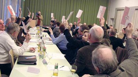 Neue Sitzordnung: Jeweils an einer langen Tafel hatten die Vertreter der drei Kommunen Platz genommen. Erstmals stimmten sie gemeinsam ab, um die Bewerbung als Wachstumskern auf den Weg zu bringen.