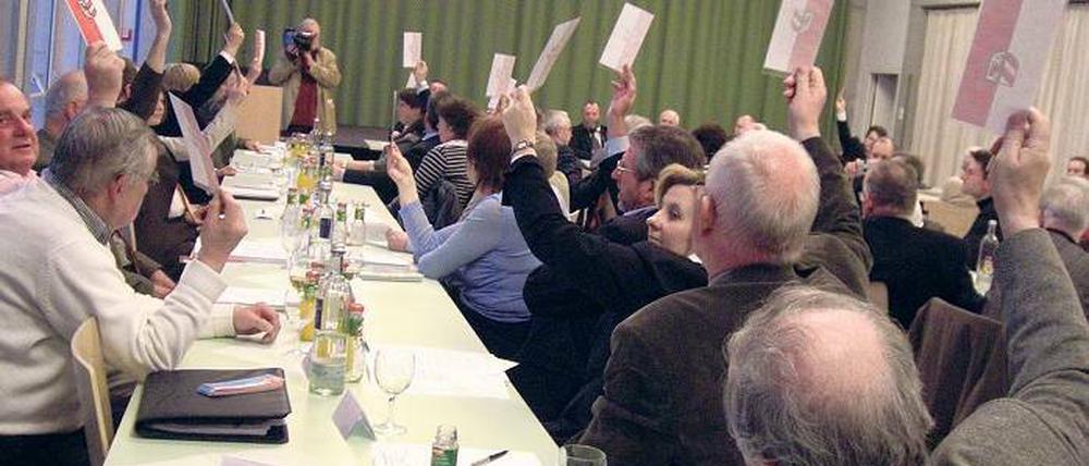 Neue Sitzordnung: Jeweils an einer langen Tafel hatten die Vertreter der drei Kommunen Platz genommen. Erstmals stimmten sie gemeinsam ab, um die Bewerbung als Wachstumskern auf den Weg zu bringen.
