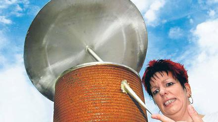 Ganz schön spitz. Die Erfindung der Reißzwecke, im Volksmund auch Pinne genannt, stammt offenbar aus Lychen. Heute ist in der Stadt von der Erinnerung an die Erfindung wenig zu spüren.