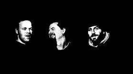 Nirvana verpflichtet. Die drei Musiker von Dusk.
