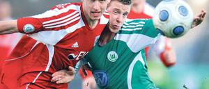 Harter Kampf. Der SV Babelsberg 03 und die Wolfsburger  hier Nicolas Hebisch (l.) gegen Maximilian Ahlschwede  schenkten sich zwar nichts, Tore blieben jedoch aus.
