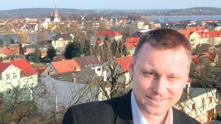 Gute Aussicht: Andreas Winter vor dem Blick vom Biergarten.