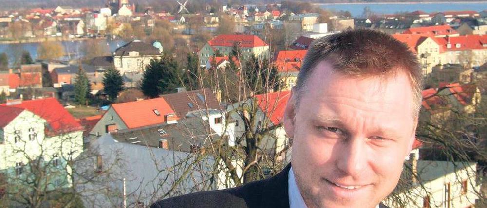 Gute Aussicht: Andreas Winter vor dem Blick vom Biergarten.