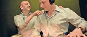 Duo mit Dezibel. Robert Skuppin (links) und Volker Wieprecht  beides Moderatoren beim Potsdamer Sender Radio 1  haben die Partyreihe initiiert. Heute Abend wollen sie jeden Gast persönlich begrüßen. 