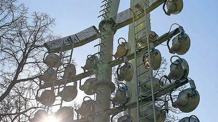 Eingeknickt. Die Babelsberger Flutlichtmasten haben bis zum Jahr 2035 Schutz, was danach kommt, ist offen. Eine neue Lösung fordert Ministerin Münch.