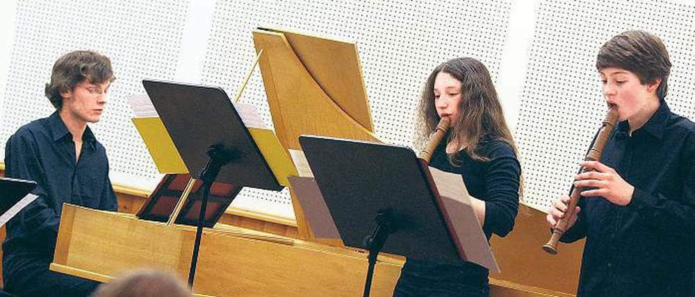 Ein Abschiedsständchen brachten Mitglieder des Ensembles Alte Musik ihrem scheidenden Direktor zur Freude. Erfolgreich nahmen sie am Wochenende auch am Landesmusikwettbewerb Jugend musiziert in Berlin teil.