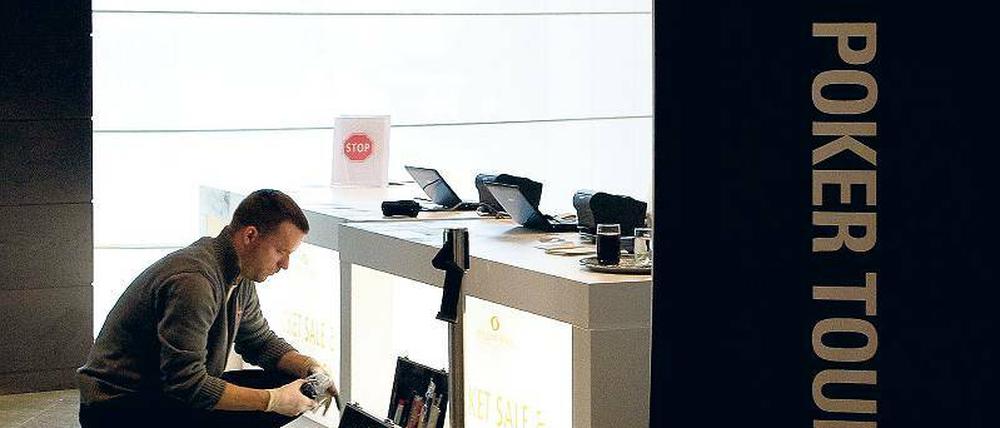 Gepokert und verloren? Im Berliner Hotel Hyatt in Berlin fand das Poker-Turnier statt. Die Räuber sind gefasst, wo die erbeuteten 242 000 Euro sind, ist weiter unklar.