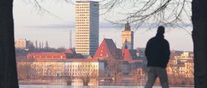 Geblieben. Martin Wilke ist mit Frankfurt sehr verbunden. Er liebt seine Heimatstadt und ist auch aus diesem Grund nach der Wende nicht weggegangen.