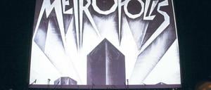 Filmgeschichte geschrieben. Mit Filmen wie Metropolis hat der Produzent Erich Pommer (o.r.) die deutsche Filmgeschichte entscheidend geprägt. Felicitas Milke traf seinen Sohn John Pommer in Los Angeles (u.r.).