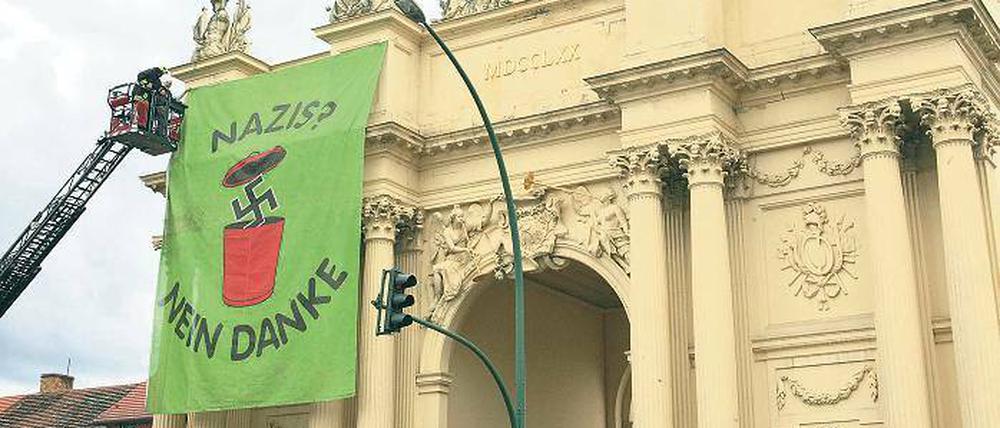 Protest gegen Nazis. Die rechtsextreme Gefahr in Brandenburg bleibt weiterhin hoch. Nur die DVU schmilzt dahin wie Schnee in der Frühlingssonne, wie Verfassungsschützer sagen.