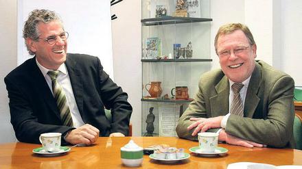 Entspannte Atmosphäre: Herausforderer Peter Kames (links) setzt auf seine rheinische Gelassenheit und auch Amtsinhaber Werner Große (rechts) sieht den Wahlkampf nicht allzu verbissen.