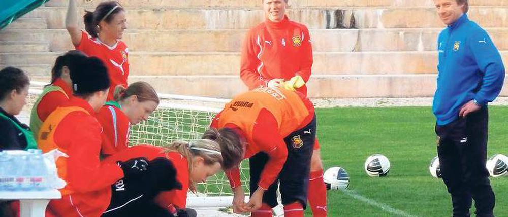 Erst Skispringer, heute Trainer. Wir sind selbständig, eigenständig und erwachsen und wir gehen unseren eigenen Weg, sagt Geir Nordby (r.) , Coach von Røa IL. Morgen trifft er mit seiner Mannschaft auf Turbine Potsdam.