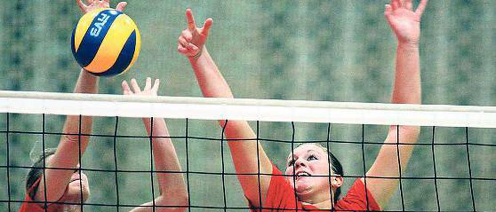 Hatten ihre Mühen. Susanne Langer (l.) und Patricia Grohmann unterlagen gestern mit dem SC Potsdam in Münster mit 0:3.
