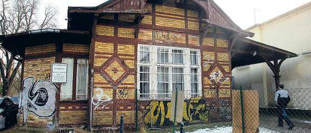 Verfallen. Der Bürgerbahnhof wartet seit mehr als zwei Jahrzehnten auf eine Sanierung.