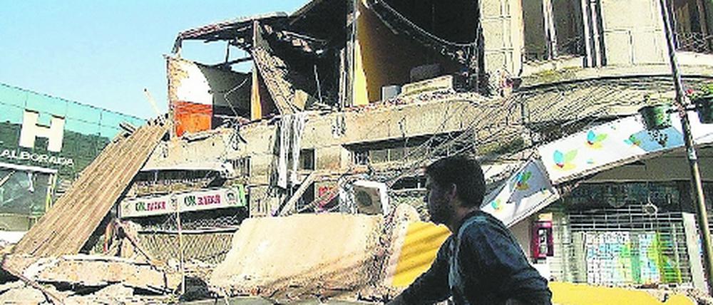 Hilfe für Chile. Für das vom Erdbeben zerstörte Land organisiert ein Potsdamer ein Soli- Konzert, während seine chilenische Freundin aus dem Erdbebengebiet berichtet.