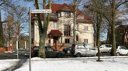 Die Truman-Villa, davor der Hiroshima- Platz, Ort des Denkmals.