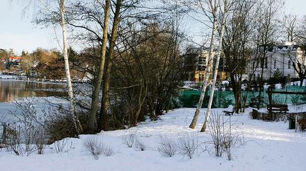 Ein Fall für Berlin. Während die See-Anrainer, die den Weg am Griebnitzsee-Ufer sperrten, die Entscheidung der Bundespolitik kritisch sehen, keimt bei der Potsdamer Stadtverwaltung und bei der Bürgerinitiative Hoffnung auf einen freien Uferweg.