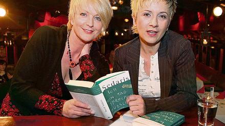 Zwei spitze Zungen. Beim Potsdamer Nachschlag auf dem Theaterschiff traf Tatjana Meissner (r.) auf Ulla Kock am Brink, die auch ihr Lieblingsbuch Ich ein Tag sprechen hübsch von David Sedaris während des über zweistündigen Gesprächs vorstellte.