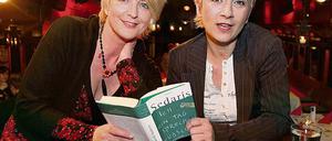Zwei spitze Zungen. Beim Potsdamer Nachschlag auf dem Theaterschiff traf Tatjana Meissner (r.) auf Ulla Kock am Brink, die auch ihr Lieblingsbuch Ich ein Tag sprechen hübsch von David Sedaris während des über zweistündigen Gesprächs vorstellte.