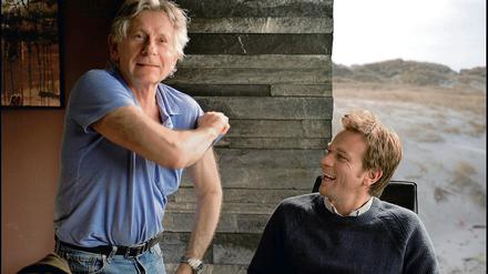 Regisseur Roman Polanski mit seinem Ghostwriter Ewan McGregor am Set im Studio Babelsberg. Wenn Polanski sich am Kopf kratze, verriet Produzent Henning Molfenter, müsse sich die Crew bereit halten: Dann verlange der Regisseur Änderungen.