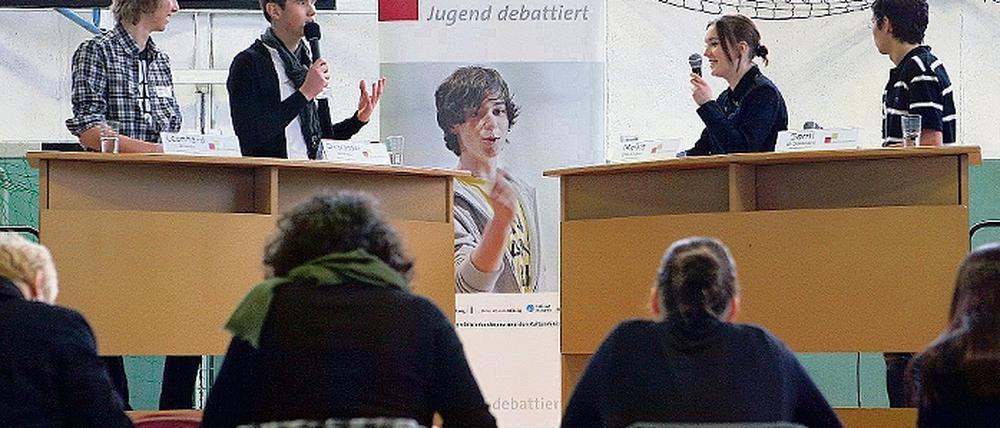 Debatte. Leonhard Brands und Christopher Lennert (v.l.) haben sich für gemeinsamen Unterricht von behinderten und nicht behinderten Schülern ausgesprochen, Maike Brinkmann und Sami El-Sabkhawi hatten Bedenken.