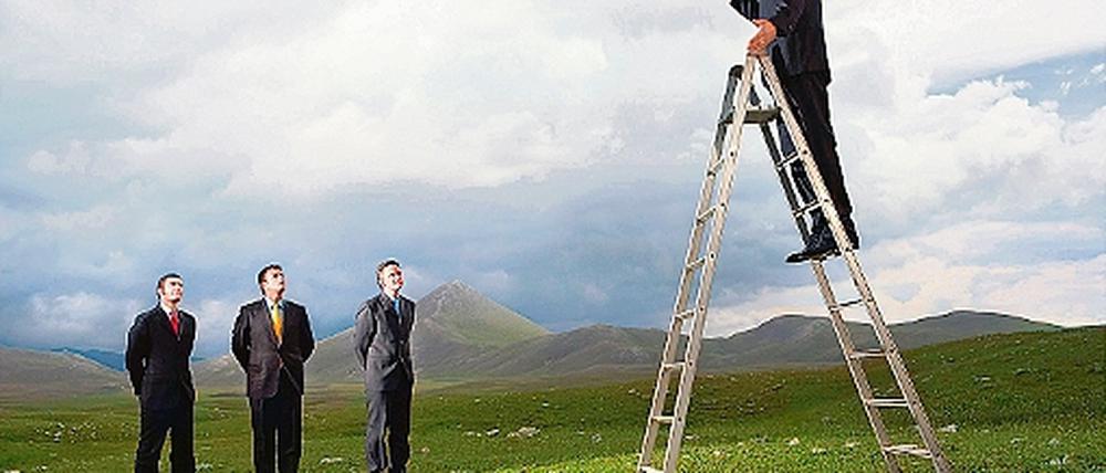 Rede mit uns! Aber bitte nicht von oben herab. Gerade in schlechten Zeiten wünschen sich Mitarbeiter einen Vorgesetzten, der sie einbezieht.