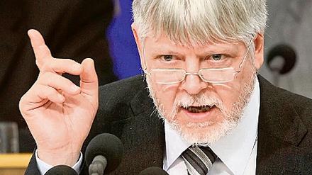 Herr der Finanzen. Helmuth Markov, Jahrgang 1952, war von 1999 bis 2009 Linke-Europaabgeordneter, von 1990 bis 2004 auch Unternehmer. Seit 2009 ist er Finanzminister und Vize-Ministerpräsident im rot-roten Kabinett. Die SPD verzichtete, ein Novum in Deutschland, auf das Schlüsselressort. Markov brachte jüngst den Haushalt für 2010 durchs Kabinett gegen den nun im Landtag die Jamaika-Opposition Sturm läuft.