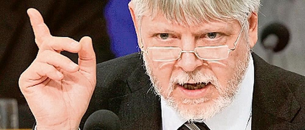 Herr der Finanzen. Helmuth Markov, Jahrgang 1952, war von 1999 bis 2009 Linke-Europaabgeordneter, von 1990 bis 2004 auch Unternehmer. Seit 2009 ist er Finanzminister und Vize-Ministerpräsident im rot-roten Kabinett. Die SPD verzichtete, ein Novum in Deutschland, auf das Schlüsselressort. Markov brachte jüngst den Haushalt für 2010 durchs Kabinett  gegen den nun im Landtag die Jamaika-Opposition Sturm läuft.