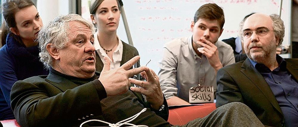 Prof. Hasso Plattner beim Innovationsworkshop zur Bildung. Der Institutsgründer setzt sich für mehr Miteinander sowie die stärkere Einbeziehung von Schülern unterschiedlicher Kulturen in das Unterrichtsgeschehen ein.
