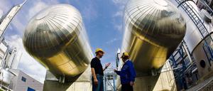 Wohin damit? Im Vattenfall-Versuchskraftwerk Schwarze Pumpe bei Spremberg wird CO2 aus dem Minikraftwerk schon in Tanks gespeichert. Nur Endlager gibt es für das Klimakiller-Gas noch nicht die will Vattenfall in Ostbrandenburg suchen.