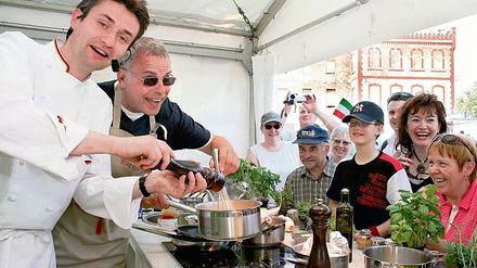 Schaukochen mit Ronny Pietzner beim Blütenfest in Werder. Auch in Klaistow soll es Vorführungen geben.