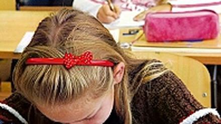 Schon Viertklässler (14,8 Prozent) bekommen laut einer Studie Nachhilfe in Deutsch. Die Empfehlung für die weiterführende Schule soll gut ausfallen.